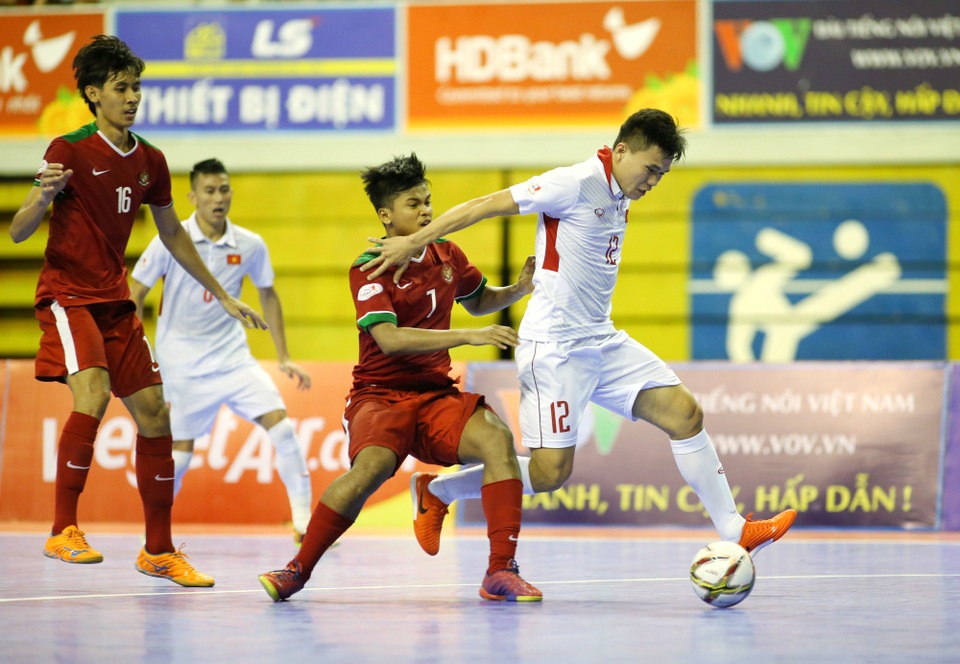 Đội tuyển futsal Việt Nam thắng nghẹt thở Indonesia tại giải futsal Đông Nam Á HDBank Cup 2017 - 1 Đội tuyển futsal Việt Nam có chiến thắng kịch tính trước Indonesia tại giải futsal Đông Nam Á HDBank 2017