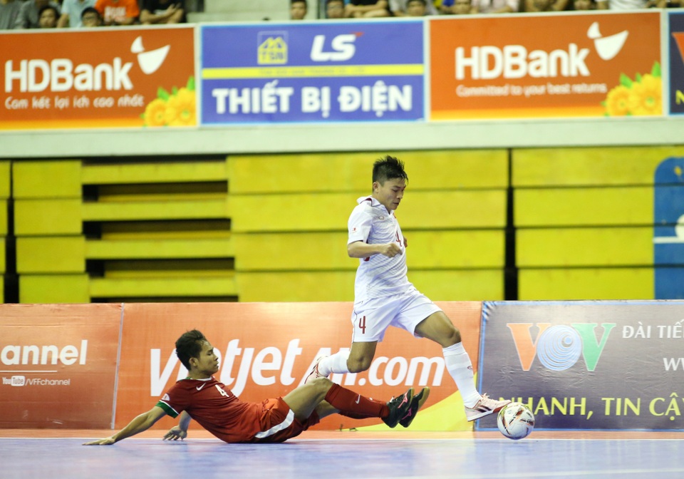 Đội tuyển futsal Việt Nam thắng nghẹt thở Indonesia tại giải futsal Đông Nam Á HDBank Cup 2017 - 2 Chiến thắng vừa nêu giúp cho đội bóng của HLV Miguel Rodrigo gần như sẽ chiếm ngôi đầu bảng B