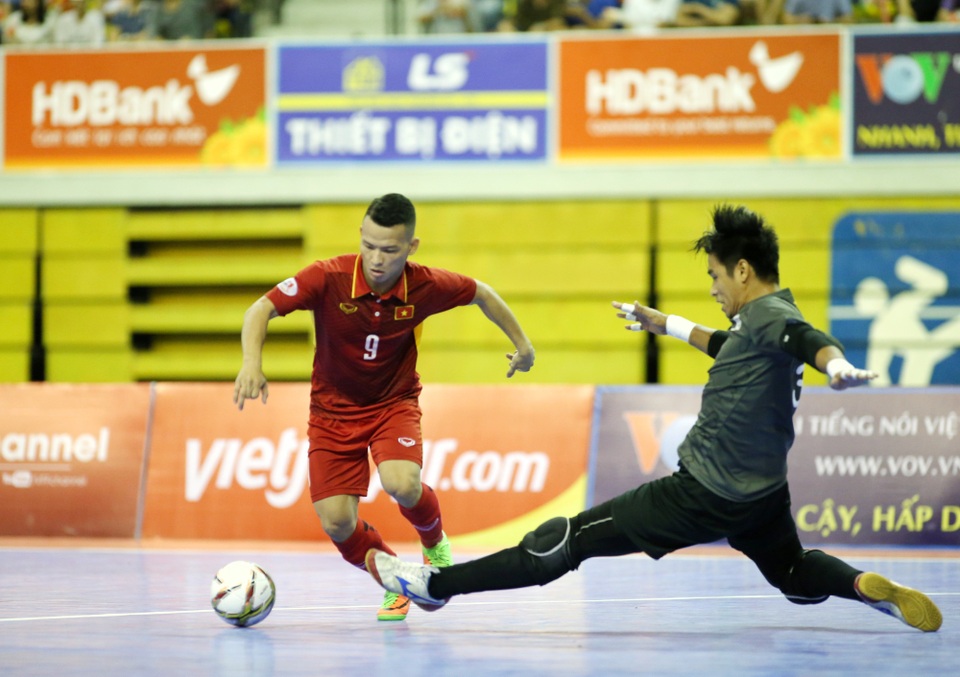 Đội tuyển futsal Việt Nam thắng kỷ lục trong ngày khai mạc giải futsal Đông Nam Á HDBank Cup 2017 - 1 Đội tuyển futsal Việt Nam trên chân hoàn toàn so với Philippines