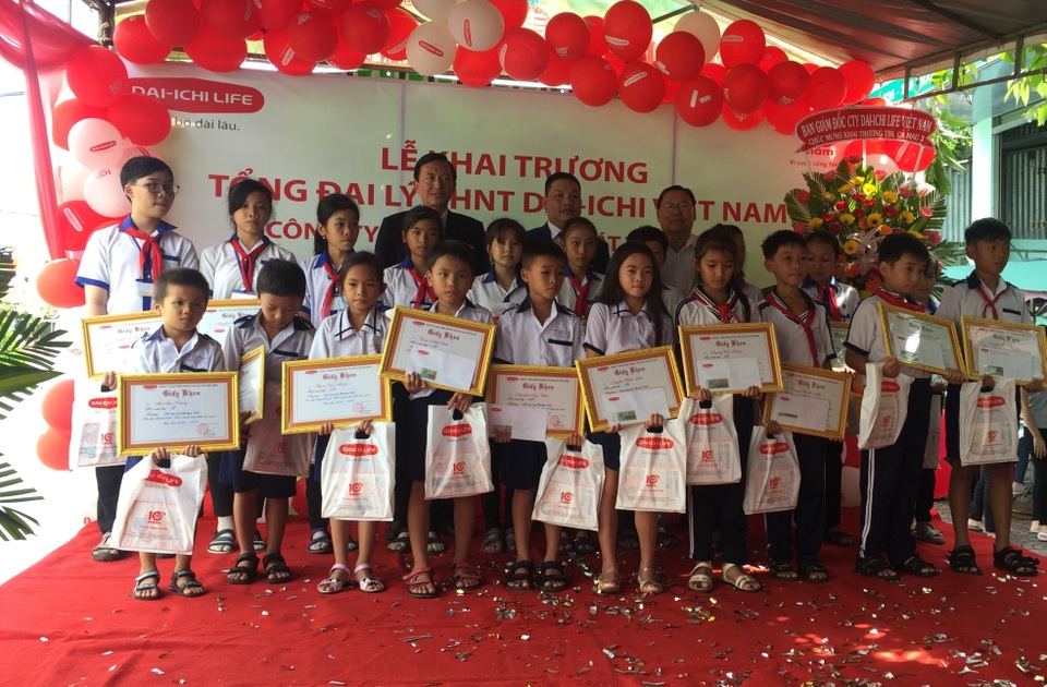 Dai-ichi Việt Nam mở rộng mạng lưới kinh doanh và trao học bổng cho học sinh nghèo tại Cà Mau - 2