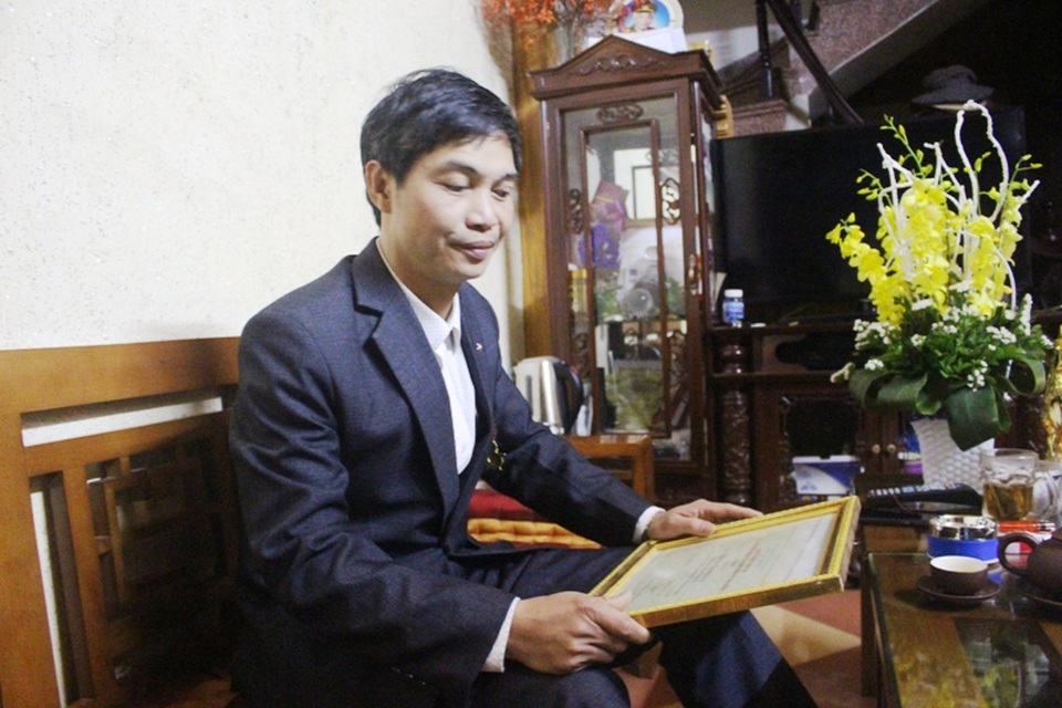 “Ký ức Gạc Ma vẫn luôn ám ảnh tôi!” - 3 Người chiến sỹ Gạc Ma năm xưa giờ là thầy giáo, mỗi lần đứng giảng, thầy Dương luôn lồng ghép chủ đề về chủ quyền biển đảo vào môn dạy của mình để giúp các em học sinh có thể nâng cao ý thức công dân bảo vệ Tổ quốc