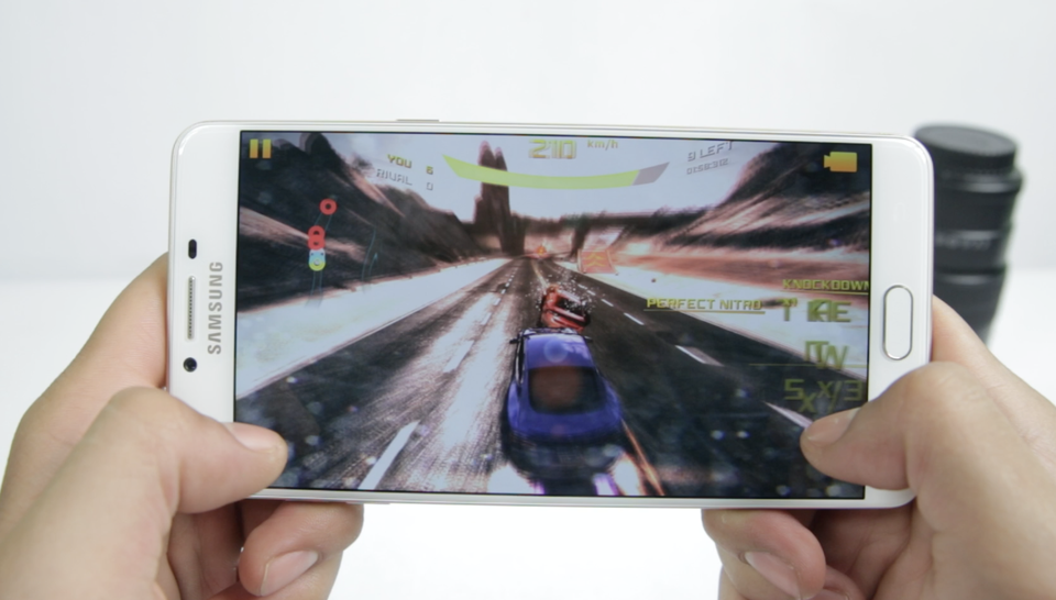 Trải nghiệm nhanh khả năng chơi game trên mẫu Galaxy C9 Pro - 1 Trải nghiệm nhanh khả năng chơi game trên mẫu Galaxy C9 Pro - 1