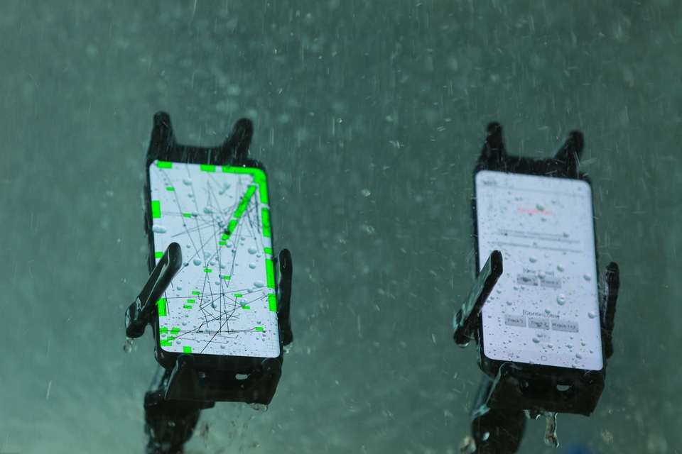 Tham quan nhà máy 5 tỷ USD sản xuất Galaxy S8, S8+ tại Việt Nam - 8
Quá trình phun nước trực tiếp lên 4 hướng của Galaxy S8 kéo dài trong 30 phút.