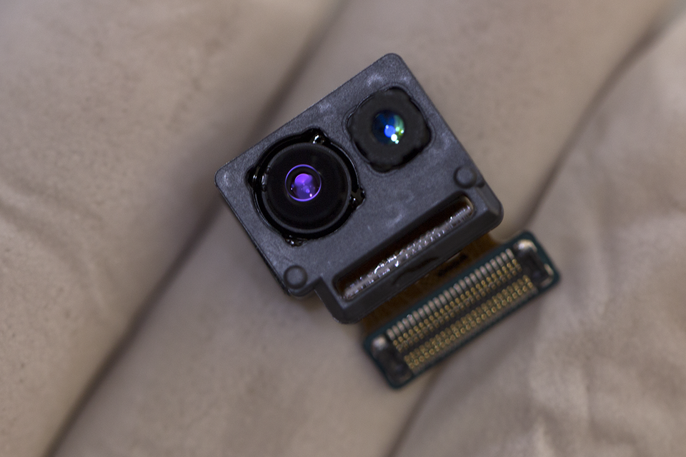 Cụm cảm biến mống mắt của Galaxy S8