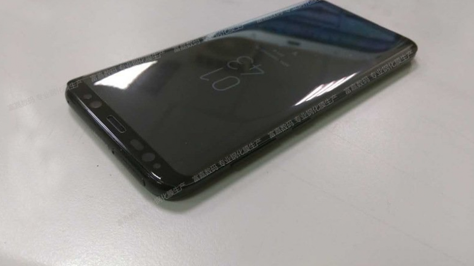Lộ ảnh thực tế đầu tiên Galaxy S8 không có phím bấm home - 4
Thiết kế đen bóng với viền bezel siêu mỏng.