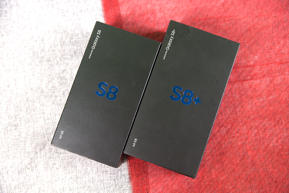 Đập hộp Galaxy S8 và Galaxy S8+ thương mại đầu tiên tại Việt Nam - 1