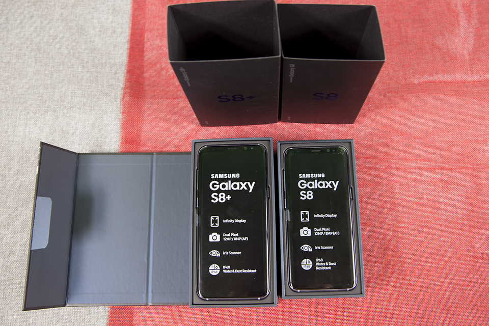 Đập hộp Galaxy S8 và Galaxy S8+ thương mại đầu tiên tại Việt Nam - 3