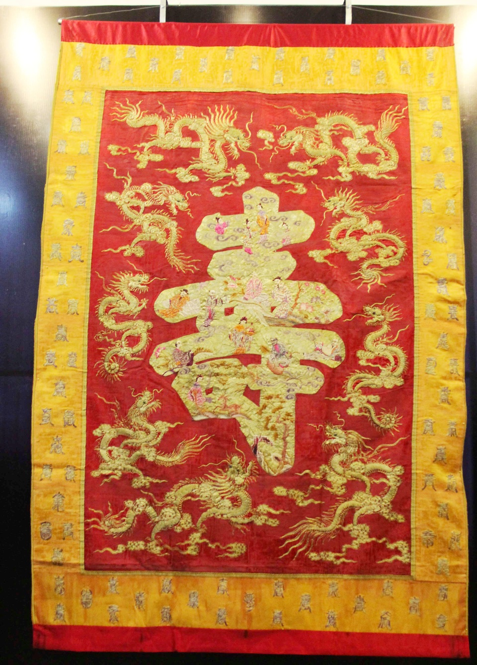 Trưng bày sưu tầm cổ vật “Gấm vóc vàng son thời Nguyễn” - 8 Bức trướng mừng thọ vua Khải Định năm 40 tuổi