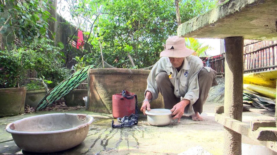 Dân bất bình vì gạo hỗ trợ người nghèo được đem chia đều - 2
Ông Đoàn Bá không đồng tình với việc chia đều gạo hỗ trợ