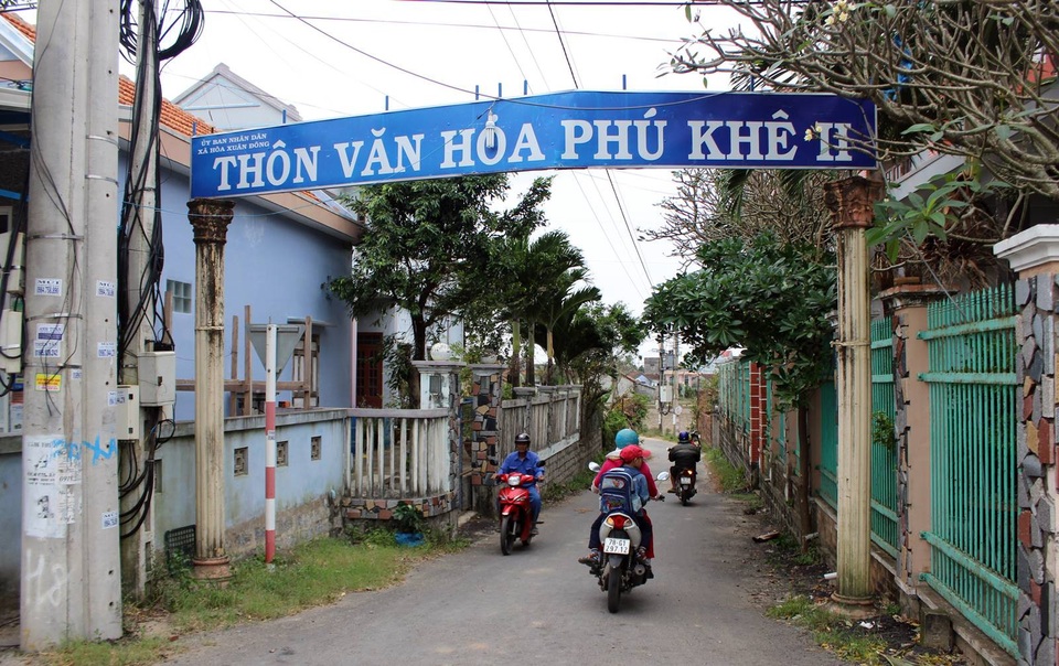 Dân bất bình vì gạo hỗ trợ người nghèo được đem chia đều - 1 Sự việc lấy gạo cứu đói đi chia cho gia đình “khá giỏi” xảy ra tại thôn Phú Khê 2 Hòa Xuân Đông, huyện Đông Hòa