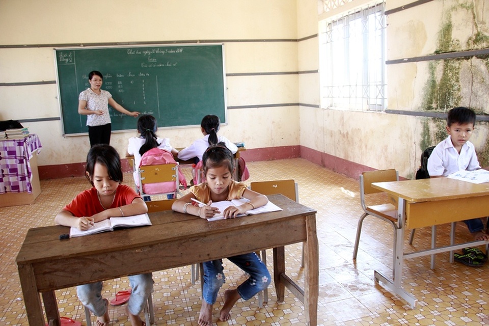 Trường tiểu học chỉ có 5 học sinh: Không điện, không nước, không nhà vệ sinh - 1 Cả phân hiệu chỉ còn 5 học sinh theo học