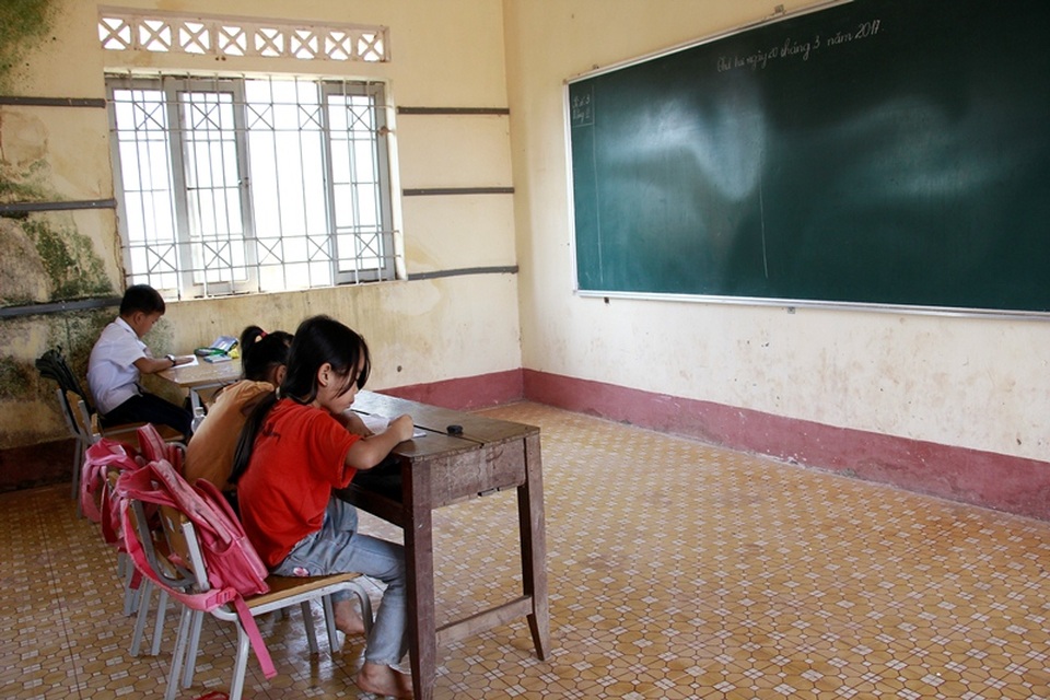 Trường tiểu học chỉ có 5 học sinh: Không điện, không nước, không nhà vệ sinh - 2 Các khối lớp được quay về 2 hướng để tiện cho việc học