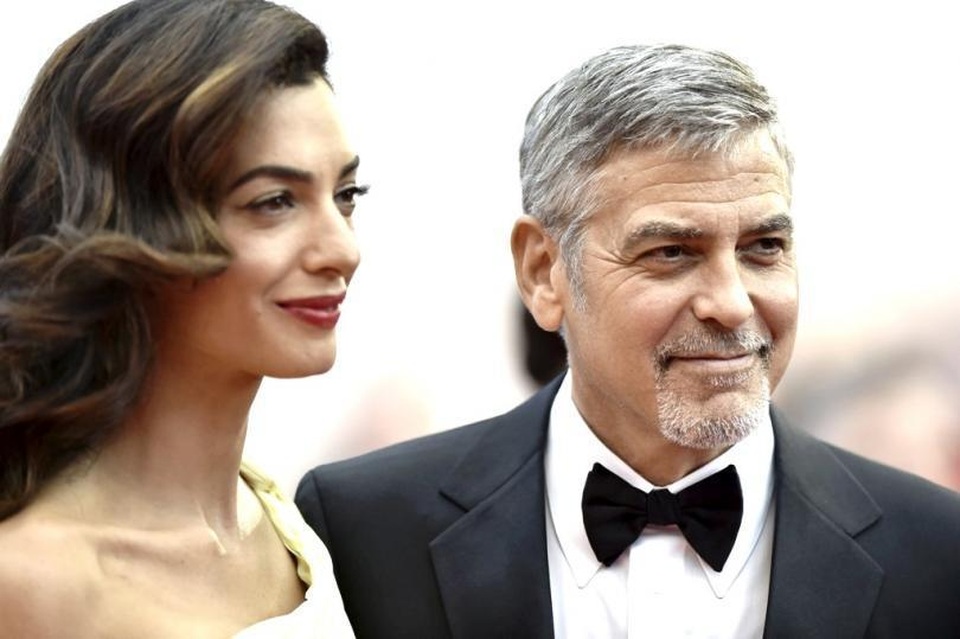 Người thân tiết lộ vợ George Clooney mang song thai - 7
Amal Clooney và George Clooney đều bận rộn nhưng họ đặt gia đình là ưu tiên hàng đầu và không bao giờ xa nhau quá lâu. Amal Alamuddin được cho là sẽ sinh vào tháng 6 tới