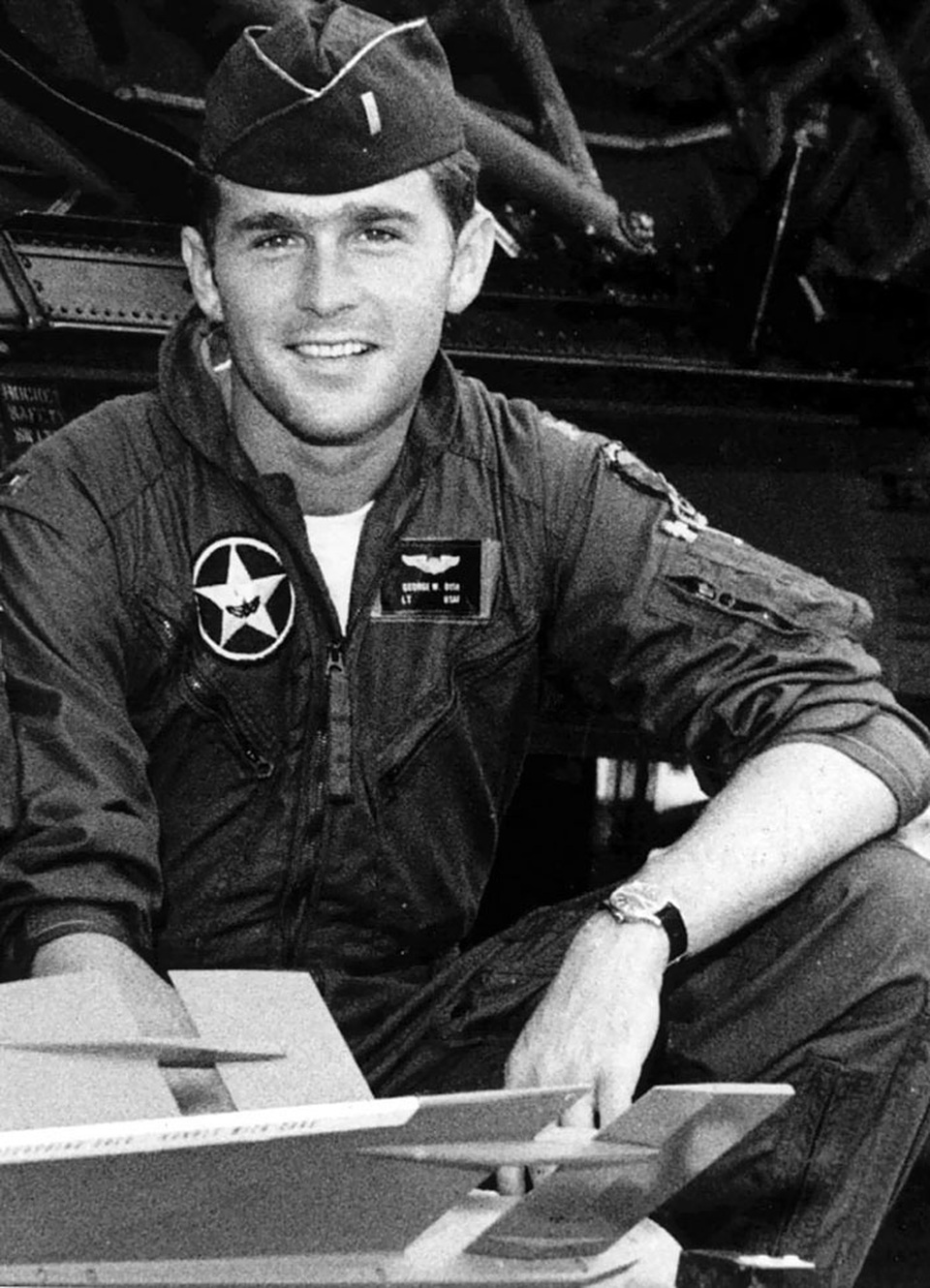Bộ ảnh chân dung nhiều đời Tổng Thống Mỹ khi còn trẻ - 14 George W. Bush, 19 tuổi