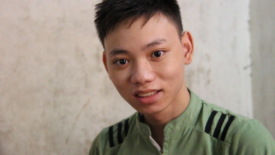 Đôi chân của em Nguyễn Kim Tú đã được cứu chữa - 4 Niềm vui, hy vọng hiện rõ trên khuôn mặt của em Tú
