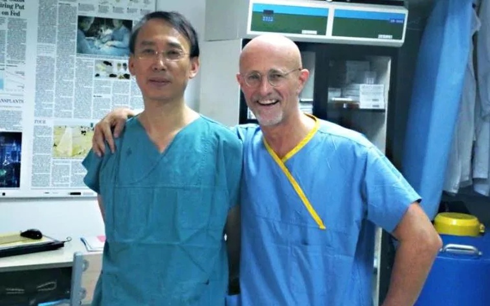 Kế hoạch "đánh thức" cái đầu đông lạnh đầu tiên - 2
TS Xiaoping Ren và GS Sergio Canavero