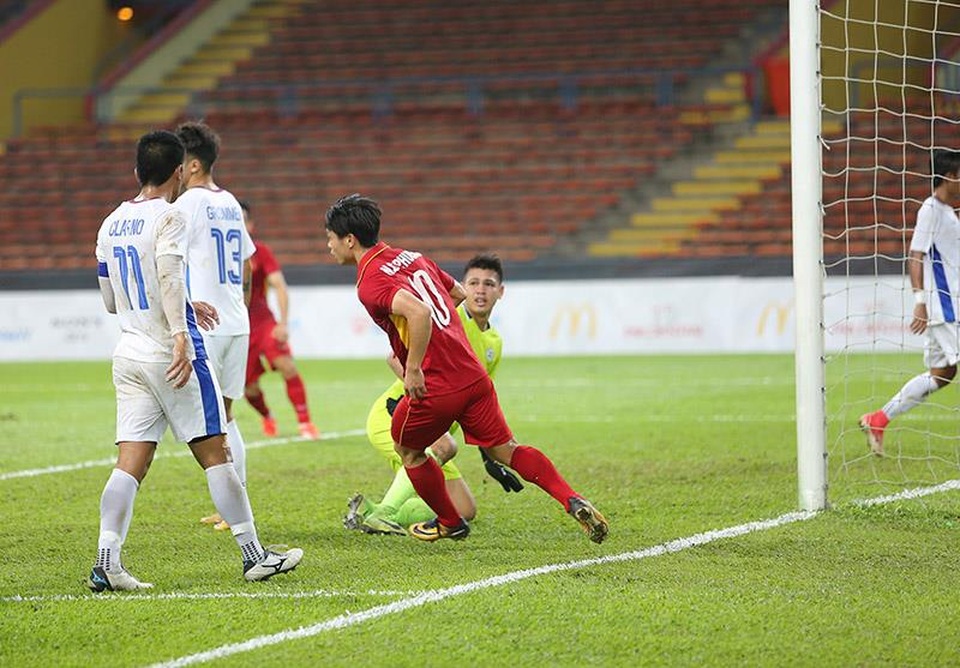 
Công Phượng ăn mừng bàn thắng mở tỷ số
