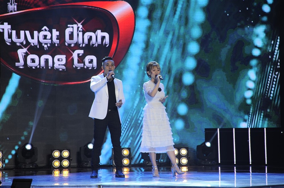 Chồng Cẩm Ly vô tình tiết lộ Bằng Kiều, Mr Đàm “không thân thiết” - 2 “Cuộc chiến” căng thẳng nhất diễn ra trên ghế nóng bắt nguồn từ cặp thí sinh Hồng Đào (sinh năm 1996) - Gia Bắc (1987) đến từ TP. HCM.