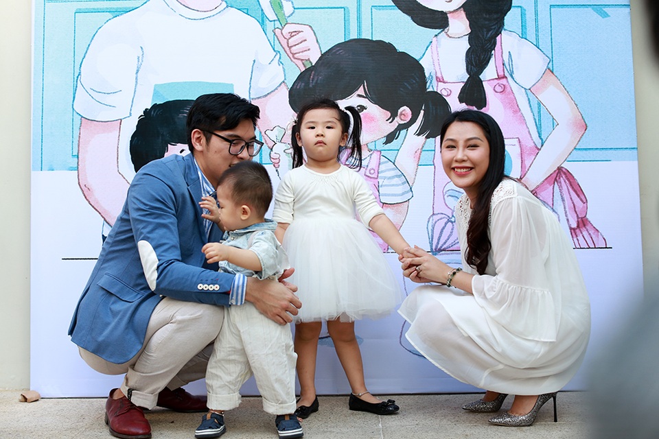 Thắng giải thưởng châu Á danh giá, Gào ra mắt cuốn sách về gia đình - 2 Tổ ấm nhỏ của Gào.
