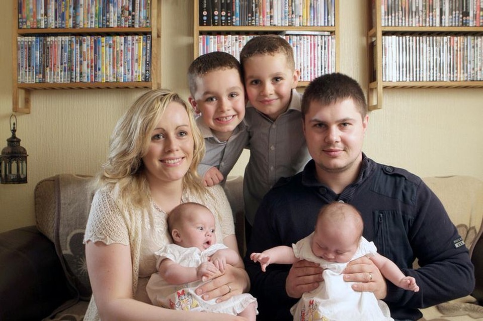 Bà mẹ 2 lần mang thai đôi dù luôn dùng biện pháp bảo vệ - 1