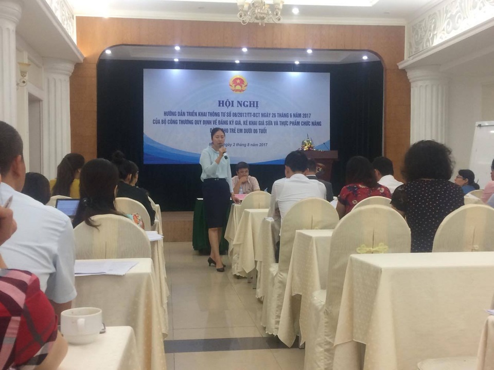 Doanh nghiệp được chủ động điều chỉnh giá sữa cho trẻ em dưới 6 tuổi - 1
Đại diện Vụ Thị trường trong nước giải đáp thắc mắc của các Sở Công Thương và doanh nghiệp