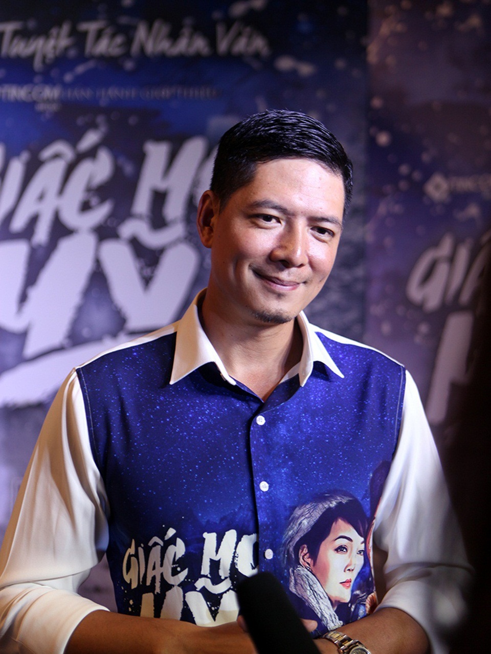 Bình Minh - nam diễn viên chính đóng cặp với Mai Thu Huyền trong phim cho biết: “Câu chuyện giữa Mai Thu Huyền, Bình Minh và Kyo York trong phim không phải tình tay ba. Quý vị xem phim sẽ thấy giữa các nhân vật trong phim là tình yêu minh bạch, đến với nhau một cách rõ ràng. Tình yêu trong ‘Giấc mơ Mỹ’, khi đã yêu rồi họ không lí giải được tại sao, chỉ biết yêu mà thôi. Đến khi đặt lên bàn cân mới biết đó có phải tình yêu nữa hay không”.