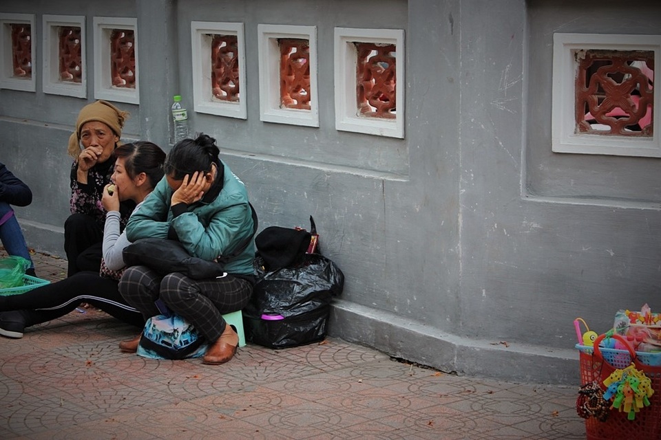 Chỉ cần... chống tay, như vậy cũng đủ để có một giấc mơ trưa chóng vánh.