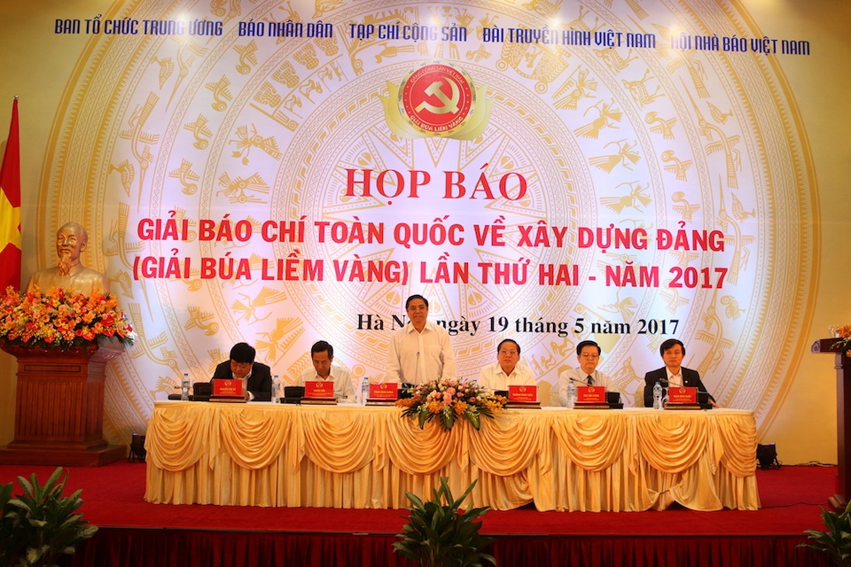 Búa liềm vàng lần hai - năm 2017: Giải Đặc biệt trị giá 100 triệu đồng - 1 Ông Phạm Minh Chính - Trưởng Ban Tổ chức Trung ương phát biểu tại buổi họp báo về Giải Búa liềm vàng lần hai - năm 2017.