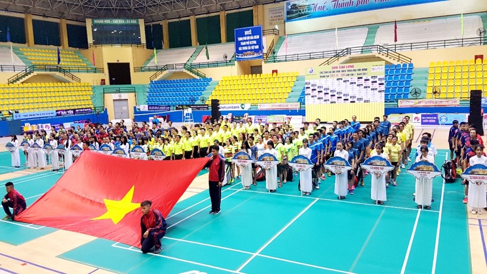 Sôi động giải cầu lông vô địch các CLB Thừa Thiên Huế mở rộng - 2 21 CLB trên toàn quốc về tham dự
