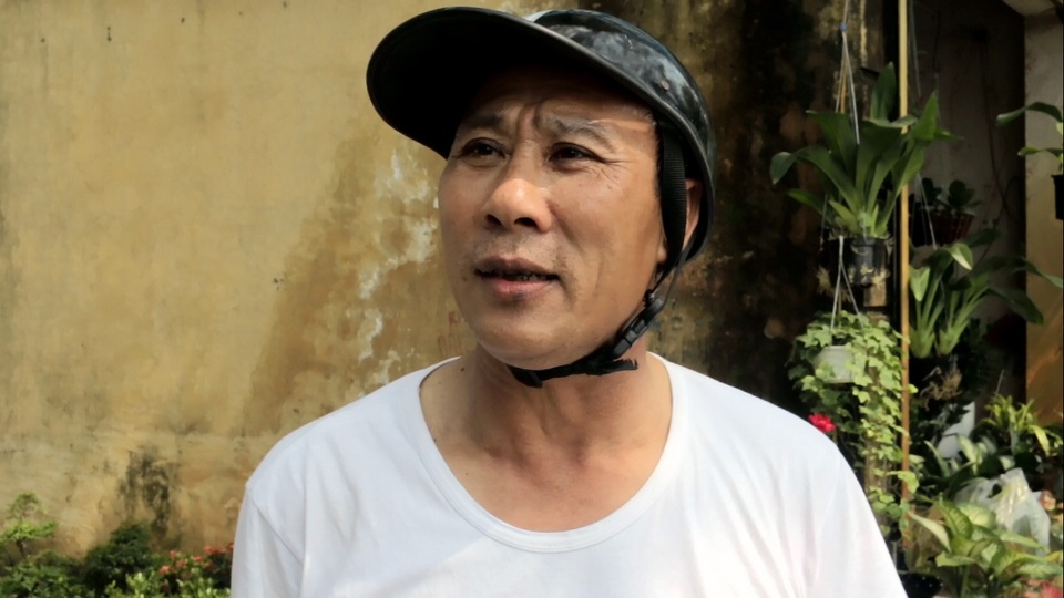 Chủ cửa hàng hoa kể giây phút thanh niên dùng súng khống chế con tin - 3 Anh Đinh Xuân Hòa thuật lại vụ việc.