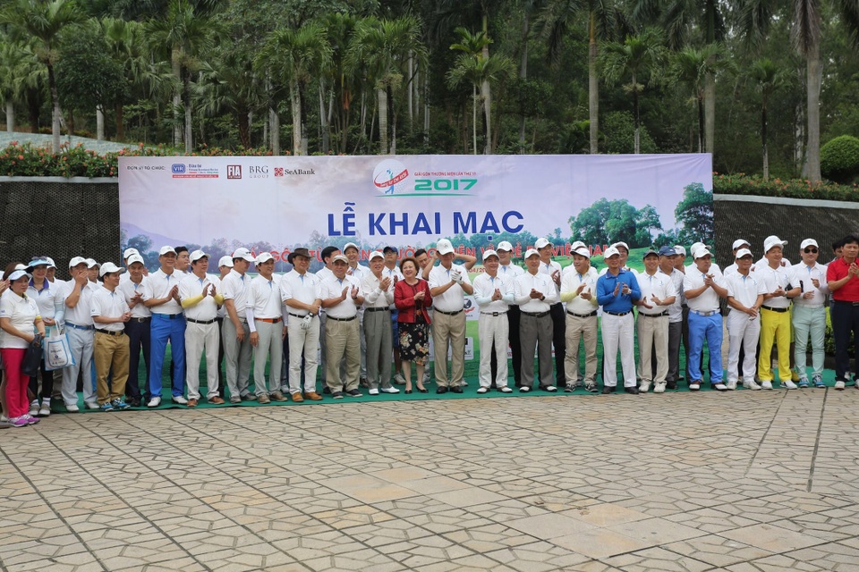 Ủng hộ 1,4 tỷ đồng giúp trẻ em nghèo hiếu học - 1 Ủng hộ 1,4 tỷ đồng giúp trẻ em nghèo hiếu học - 1