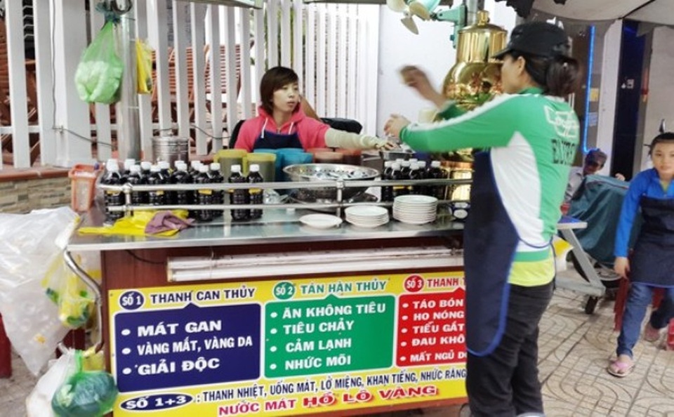 Các loại nước mát được ghi rõ công dụng và đánh số thứ tự. (Ảnh: Internet)