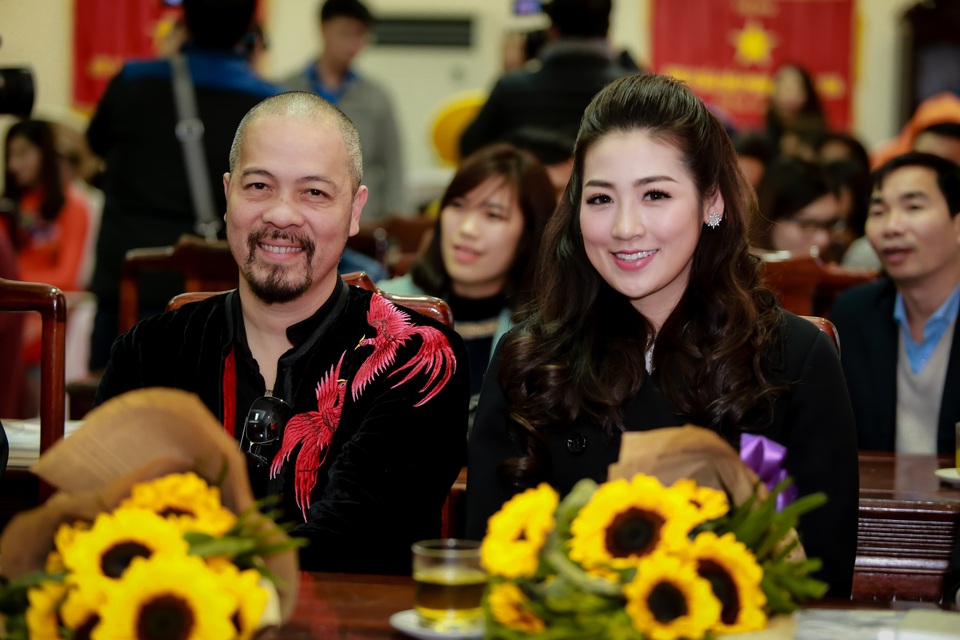 Á hậu Tú Anh, NTK Đức Hùng làm giám khảo “Người đẹp Kinh Bắc 2017” - 2 Tú Anh và NTK Đức Hùng trong buổi họp báo.