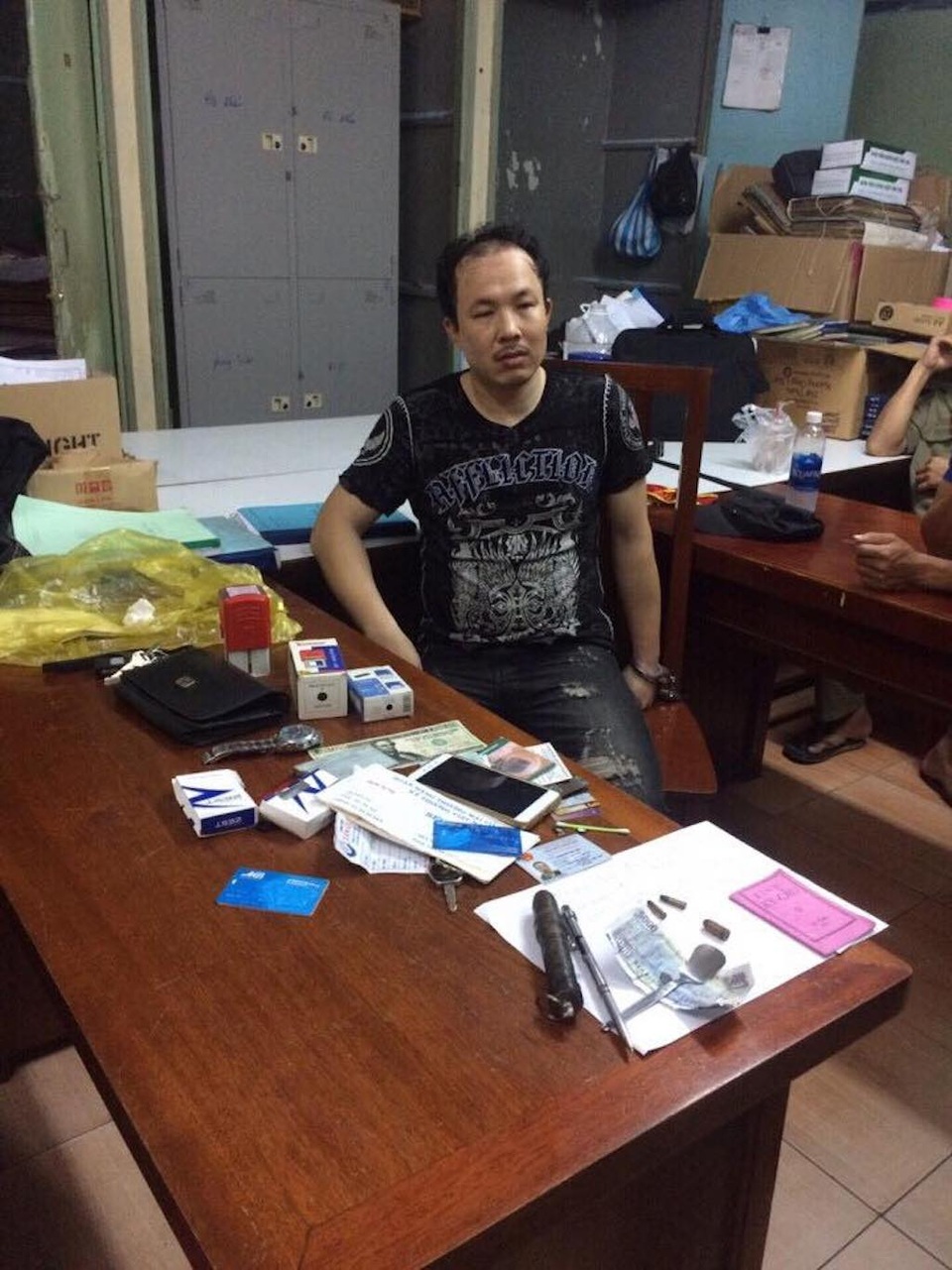 Giang hồ Hải Phòng với thói quen thủ “hàng nóng” để phòng thân - 1 Phạm Đức Anh Tuấn thời điểm bị cảnh sát 113 bắt giữ