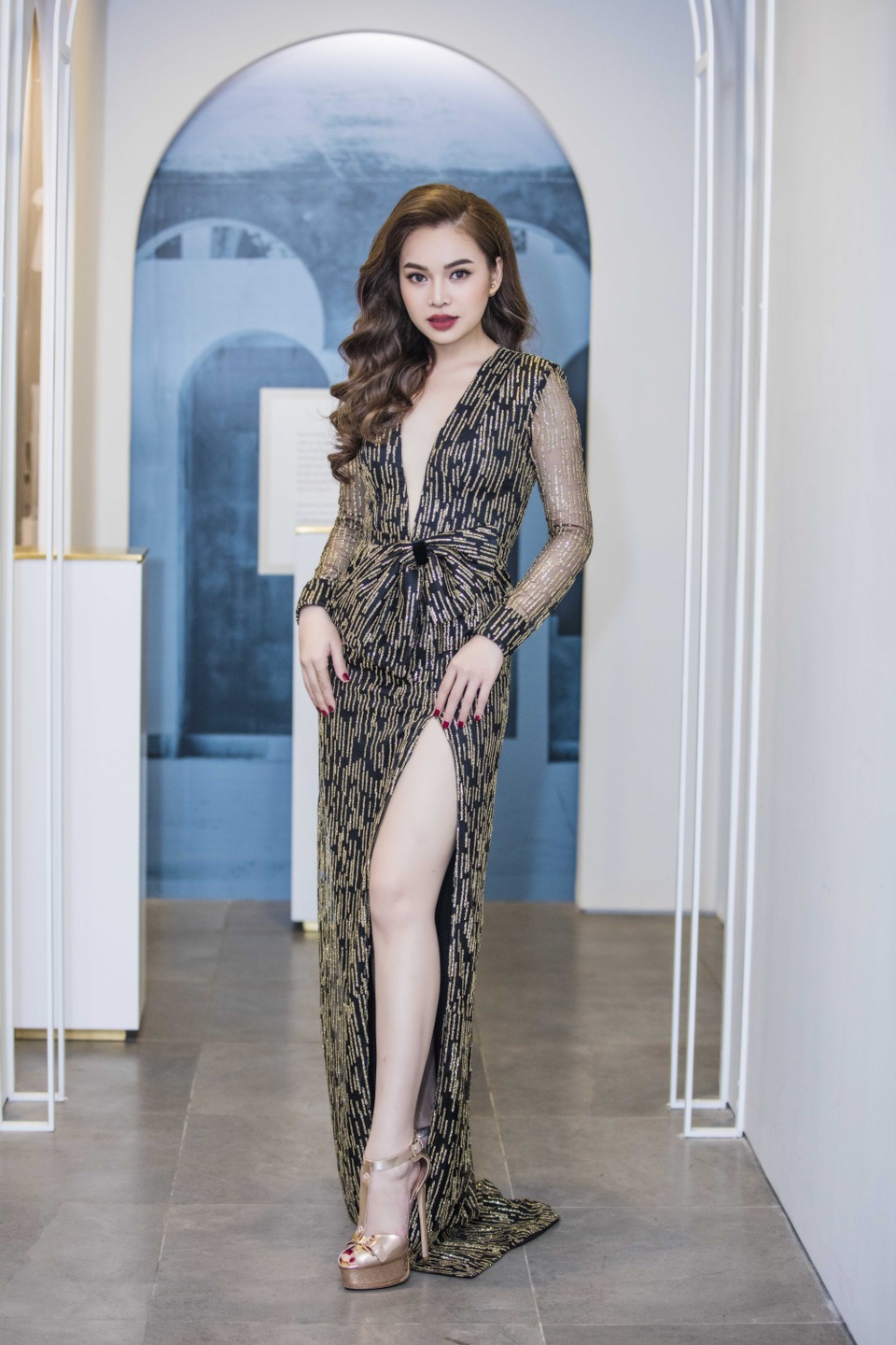 Giang Hồng Ngọc phải tiêm thuốc “trấn an” cổ họng vì nhiễm lạnh - 2 Giang Hồng Ngọc phải tiêm thuốc “trấn an” cổ họng vì nhiễm lạnh - 2