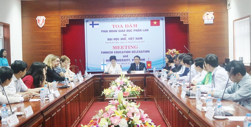 Phần Lan chia sẻ vấn đề biến đổi khí hậu với Đại học Huế - 1 Toàn cảnh buổi tọa đàm giữa phái đoàn giáo dục Phần Lan và Đại học Huế