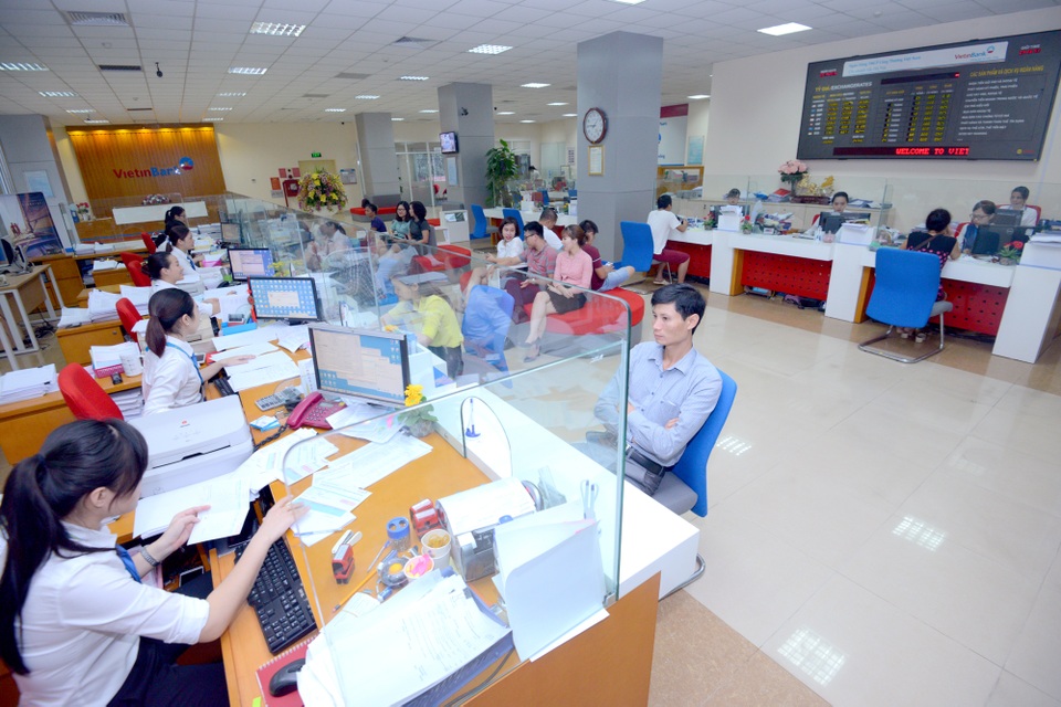 “Sống…” cùng VietinBank - 2 VietinBank cung cấp đa dạng các sản phẩm, dịch vụ vượt trội, nỗ lực không ngừng cùng Quý khách hàng “Nâng giá trị cuộc sống”