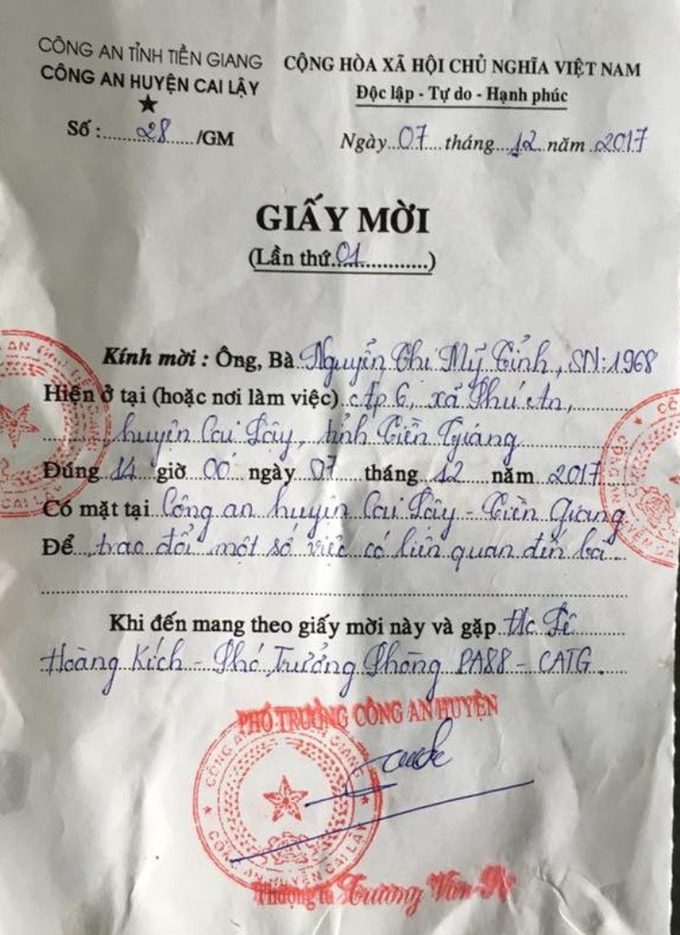 
Công an mời bà Tỉnh lên làm việc.
