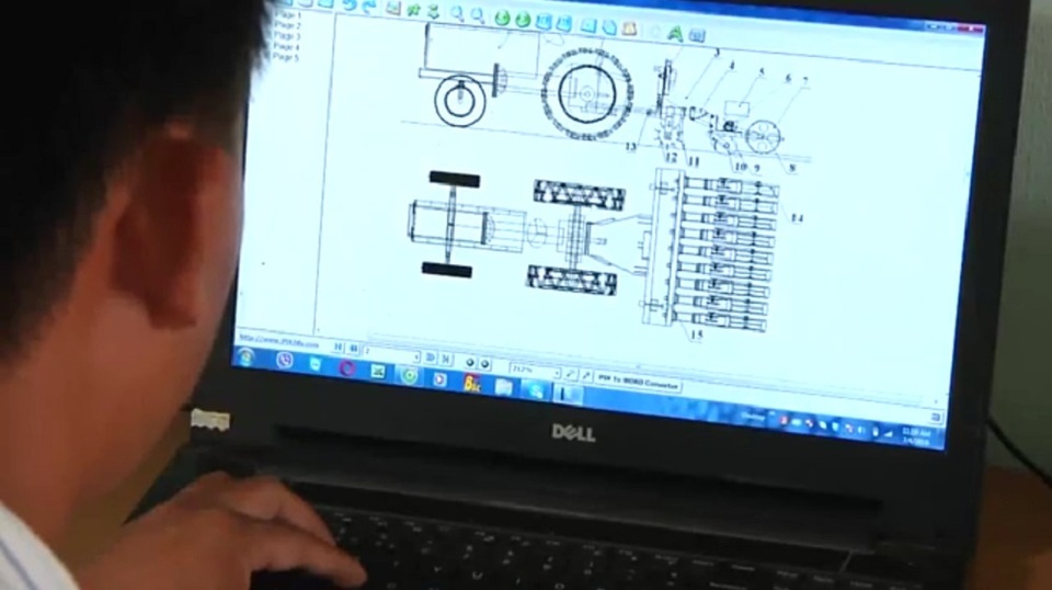 Độc đáo máy gieo hạt khí động sử dụng nguyên lý hút chân không - 2
Sau nhiều lần chứng kiến sự vất vả của bà con nông dân, anh Phạm Tú Anh Vũ đến từ thành phố Hồ Chí Minh đã nghiên cứu sáng tạo ra chiếc máy gieo hạt khí động.