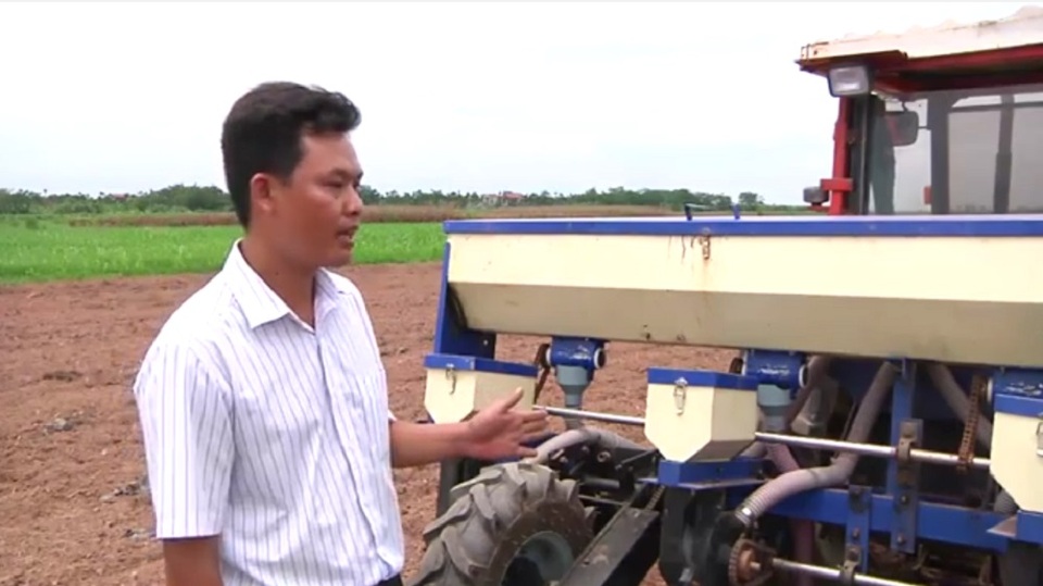 Độc đáo máy gieo hạt khí động sử dụng nguyên lý hút chân không - 3
Tác giả Phạm Tú Anh Vũ trong một lần thực nghiệm sản phẩm.