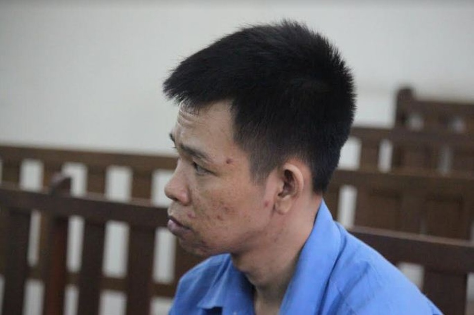 Chém bạn cùng phòng suýt chết vì mời mà không nhậu - 1 Bị cáo Đức tại tòa.
