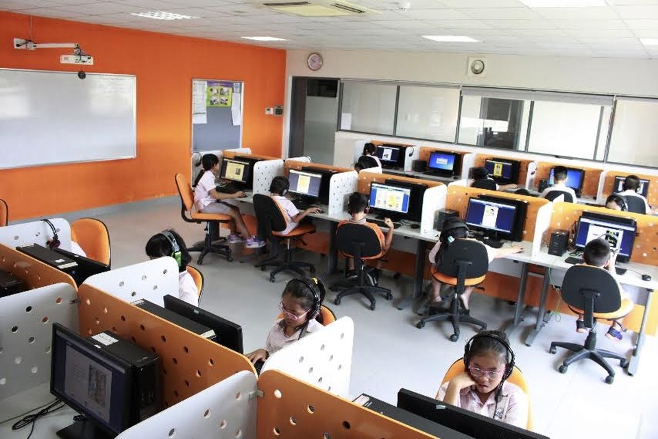 Giá Trị Phương Đông, Học Vấn Phương Tây, Công Dân Toàn Cầu - 6 Giờ học Máy tính