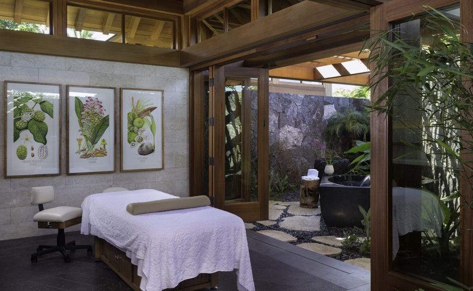 Khu spa riêng của câu lạc bộ do Tracy Lee tạo nên. Cô cũng là chủ nhân của TLee Spas và các chuỗi spa ở nhiều khu nghỉ dưỡng Auberge.