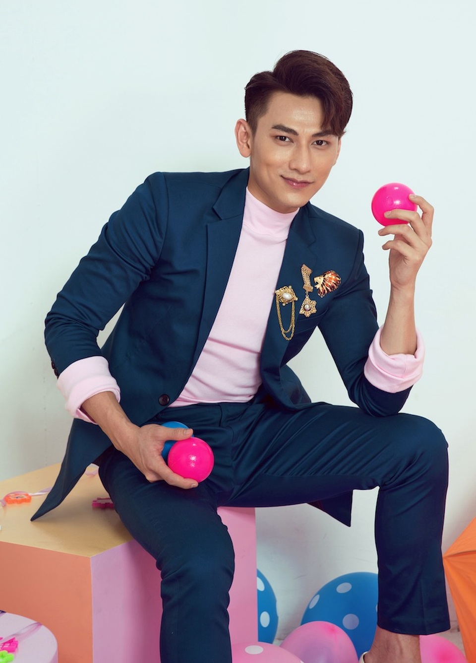 Bích Phương nhắng nhít trên "ghế nóng", Isaac hạnh phúc vì Hồ Văn Cường - 2 Vẻ soái ca của giám khảo Isaac.