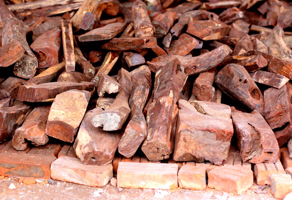 Về Bắc Ninh xem khu chợ gỗ quý tiền tỉ bán theo cân - 3 Về Bắc Ninh xem khu chợ gỗ quý tiền tỉ bán theo cân - 3
