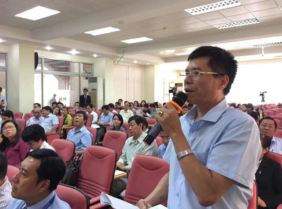 Tăng lương giáo viên: Tiêu cực bên ngoài sẽ hạn chế! - 2 Ông Phan Sỹ Quang, Sở GD-ĐT Đắk Nông phát biểu tại hội thảo góp ý dự thảo Luật Giáo dục sửa đổi
