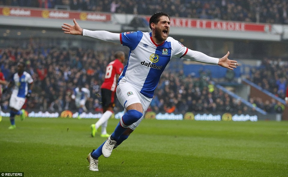 Vượt qua Blackburn, MU vào tứ kết gặp Chelsea - 2
Graham ăn mừng sau khi ghi bàn mở tỉ số vào lưới MU