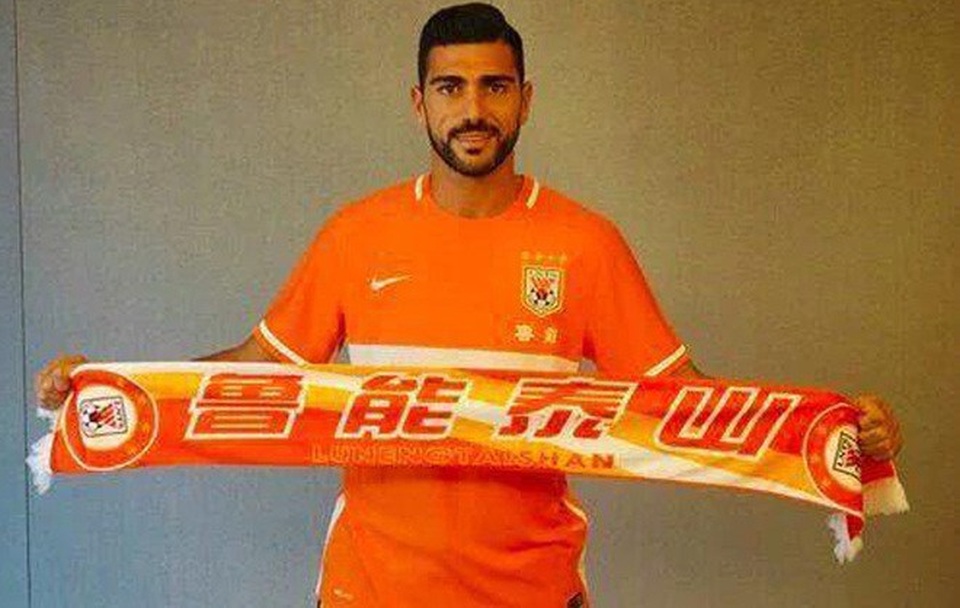 Dù chỉ là chân sút tầm trung ở châu Âu nhưng Graziano Pellè cũng nhận lương tới 350.000 bảng/tuần (16,8 triệu bảng/năm) ở Trung Quốc