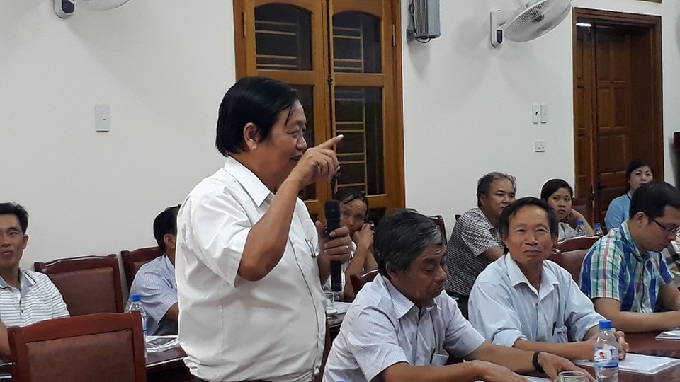Đột phá về năng suất nhờ cấy lúa hiệu ứng hàng biên - 6
GS-TSKH Trần Duy Quý đánh giá cao phương pháp cấy lúa hàng biên và khẳng định việc nhân rộng sẽ gặp nhiều khó khăn.