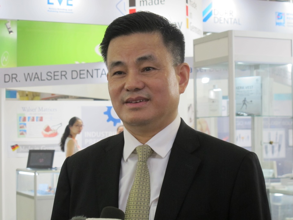Ổ viêm răng miệng có thể gây nhiễm trùng toàn thân nguy kịch - 1 GS.TS Trịnh Đình Hải khuyến cáo người dân vệ sinh răng miệng đúng cách, khám răng miệng định kỳ 6 tháng/lần để kịp thời phát hiện, xử lý các bệnh răng miệng ở giai đoạn sớm. Ảnh: H.Hải